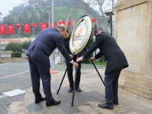 Atatürk Anıtına Çelenk Sunumu 2